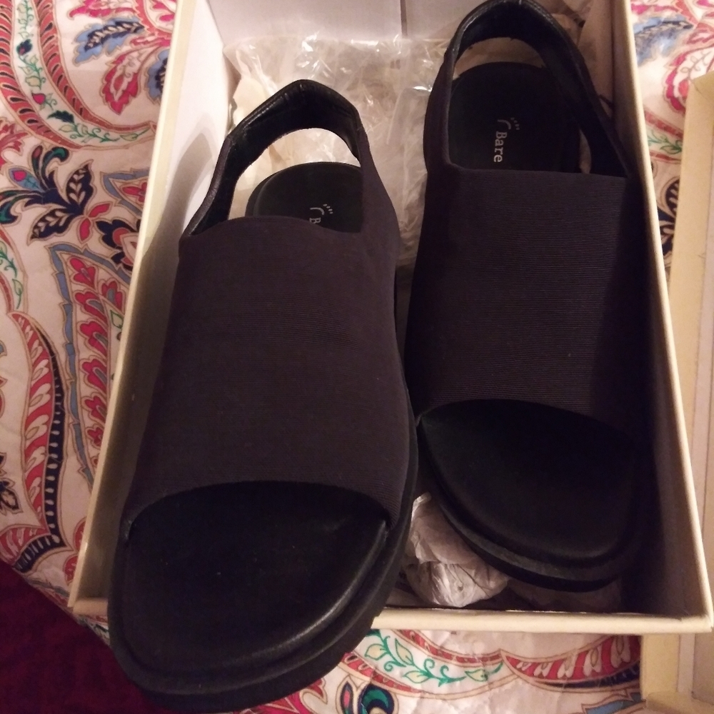 Womens bare trap slip on